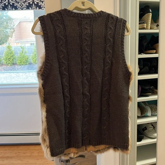 Gorgeous never worn rabbit fur vest - Picture 5 of 6